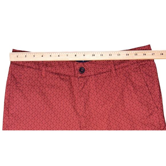 NWT Ben Sherman Regular Stretch Fit Geometric Print Red Shorts 33X9 - Picture 2 of 6